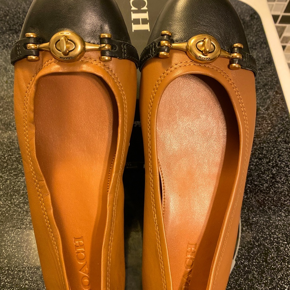 Coach Flats 8.5 B (hard to find narrow width) saddle black flats